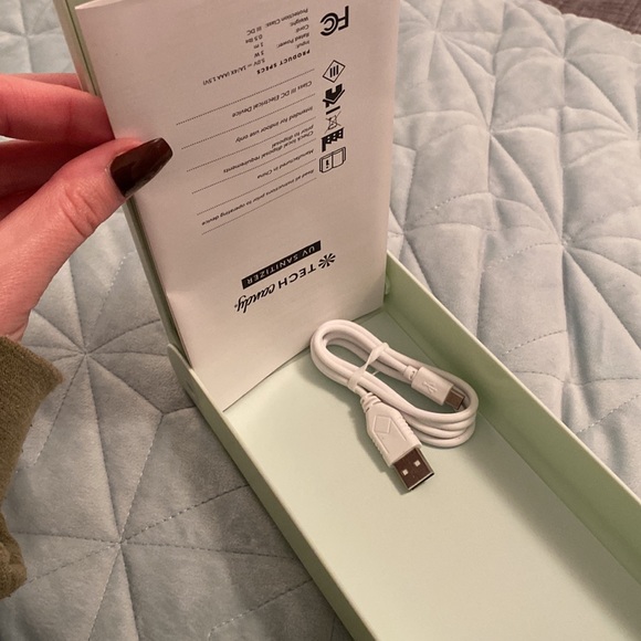 Nib Tech Candy UV sanitizing box. Sanitize and clean phones, make up brushes etc - Picture 9 of 12